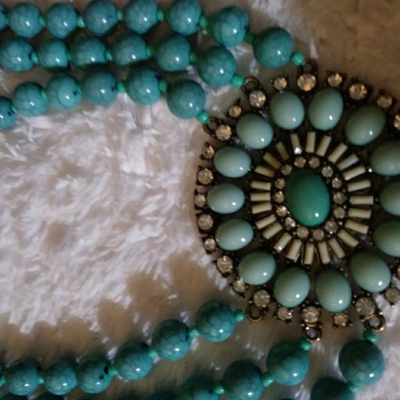 Beautiful 3 strand Turquoise statement necklace - Picture 3 of 3